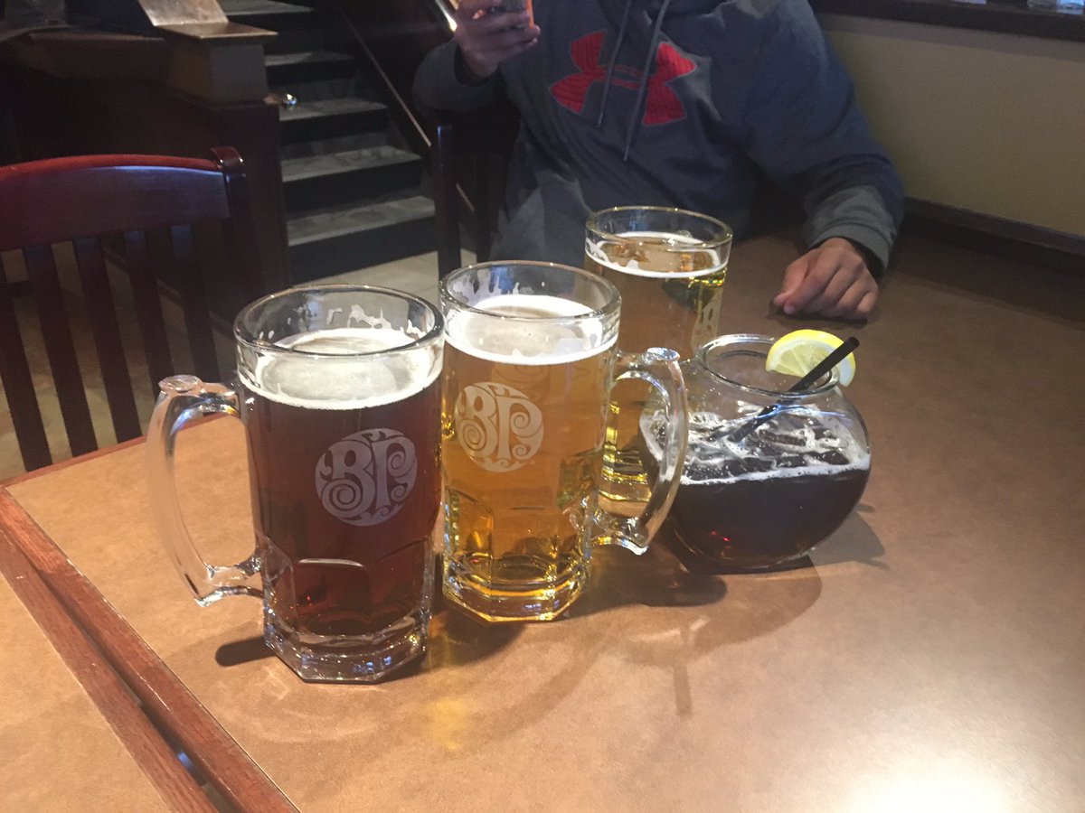 JKnwt's tweet photo. Signs you know the boys are back in town #thinlizzy @duece16 @bkpuker @RobertBorden https://t.co/hp2kTuv30Y