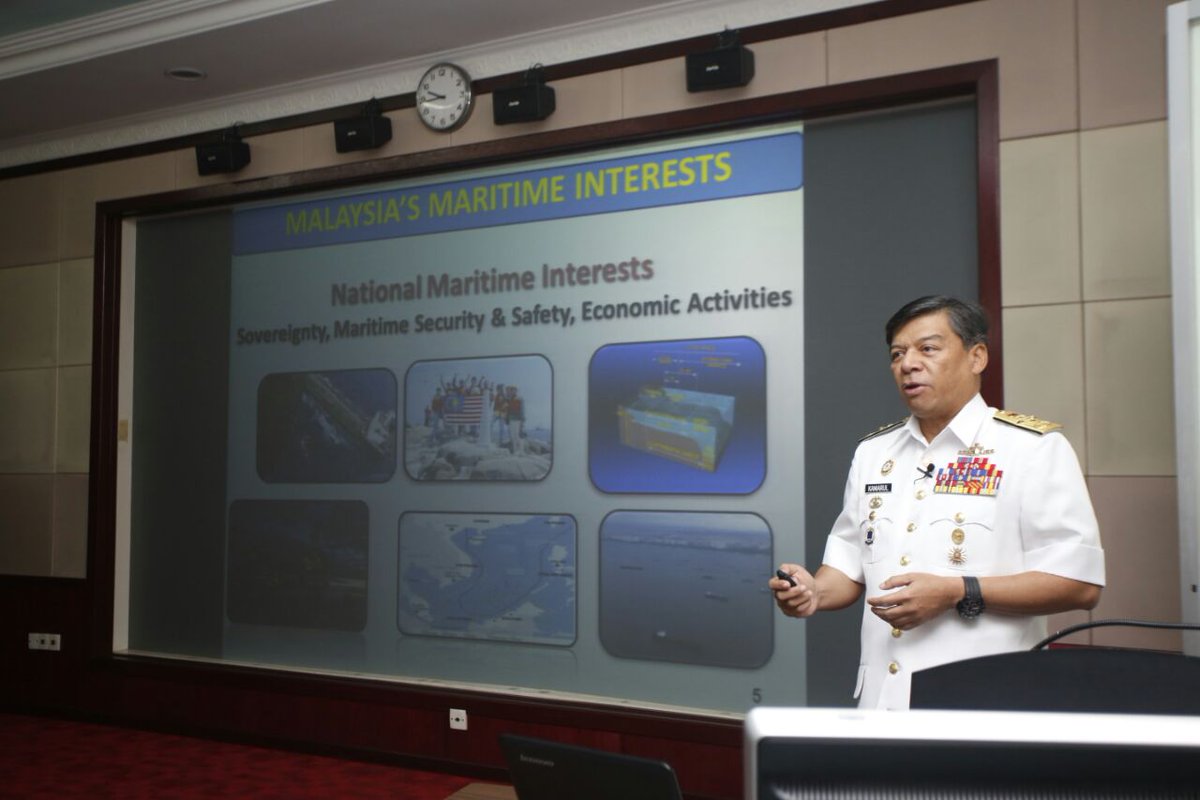 tldm_rasmi's tweet photo. Knowledge sharing with TS @mykamarul; The Royal Malaysian Navy: Strategy and Concept of Development #MAFDC @1MinDef https://t.co/jpgTLx1cMN