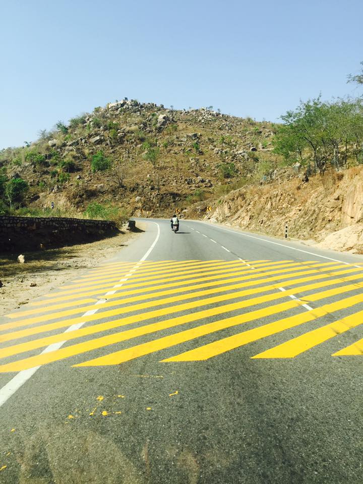 deekhawa's tweet photo. The #view not from #LEH or #LADAKH but the shoot was done on the way to #Patratu, #Ranchi. Pix by @VikramKapoorGRK https://t.co/4HaOPQtMjU