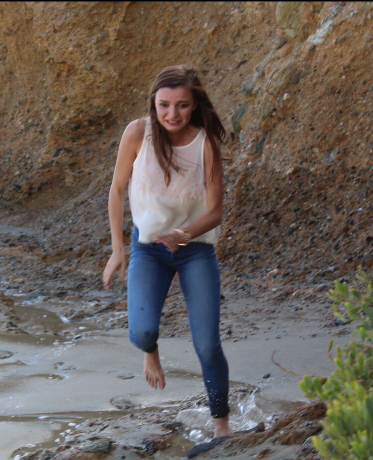 nicolemunt's tweet photo. Me running away from adulthood and real life responsibilities after graduation https://t.co/kF1xNW3A9d