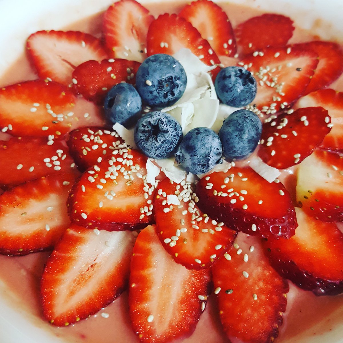 MissMixUp's tweet photo. Its another Smoothie Day. Strawberry and Avocado yum. #smoothie #foodporn https://t.co/wDYm7xbtJw