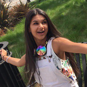 Alexus555556's tweet photo. #Liveme #VidCon #Gifts💎 #EmojiChallenge #Dabs Talin Silva 💖’s #onairnow~ https://t.co/FAUQdMwHPH https://t.co/Kmga8zb40f