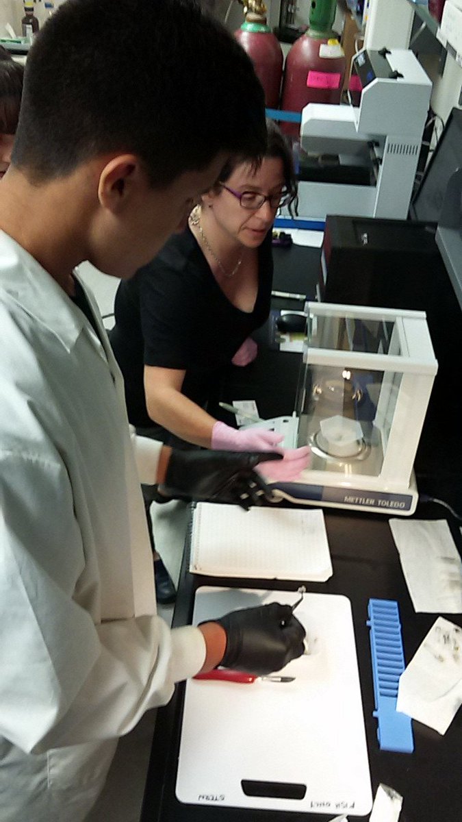 tecvoccls's tweet image. Good folks at UofM CEOS labs teaching us how &amp;amp; what to dissect from Walleye for Hg testing. #tecvoc #CanLightSource