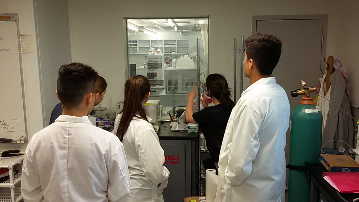 tecvoccls's tweet image. Analysing for Hg and seeing the @umanitoba CEOS clean lab in operation.#tecvoc #canlightsource