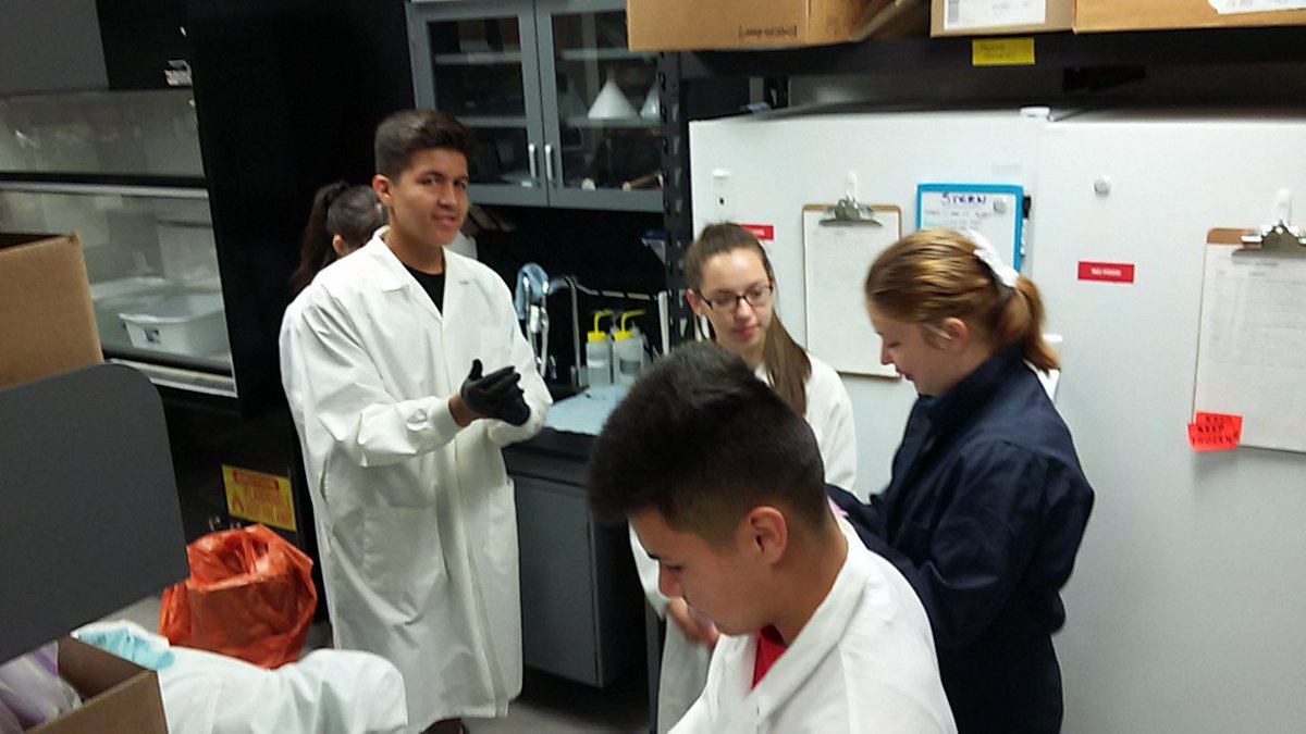 tecvoccls's tweet image. Analysing for Hg and seeing the @umanitoba CEOS clean lab in operation.#tecvoc #canlightsource