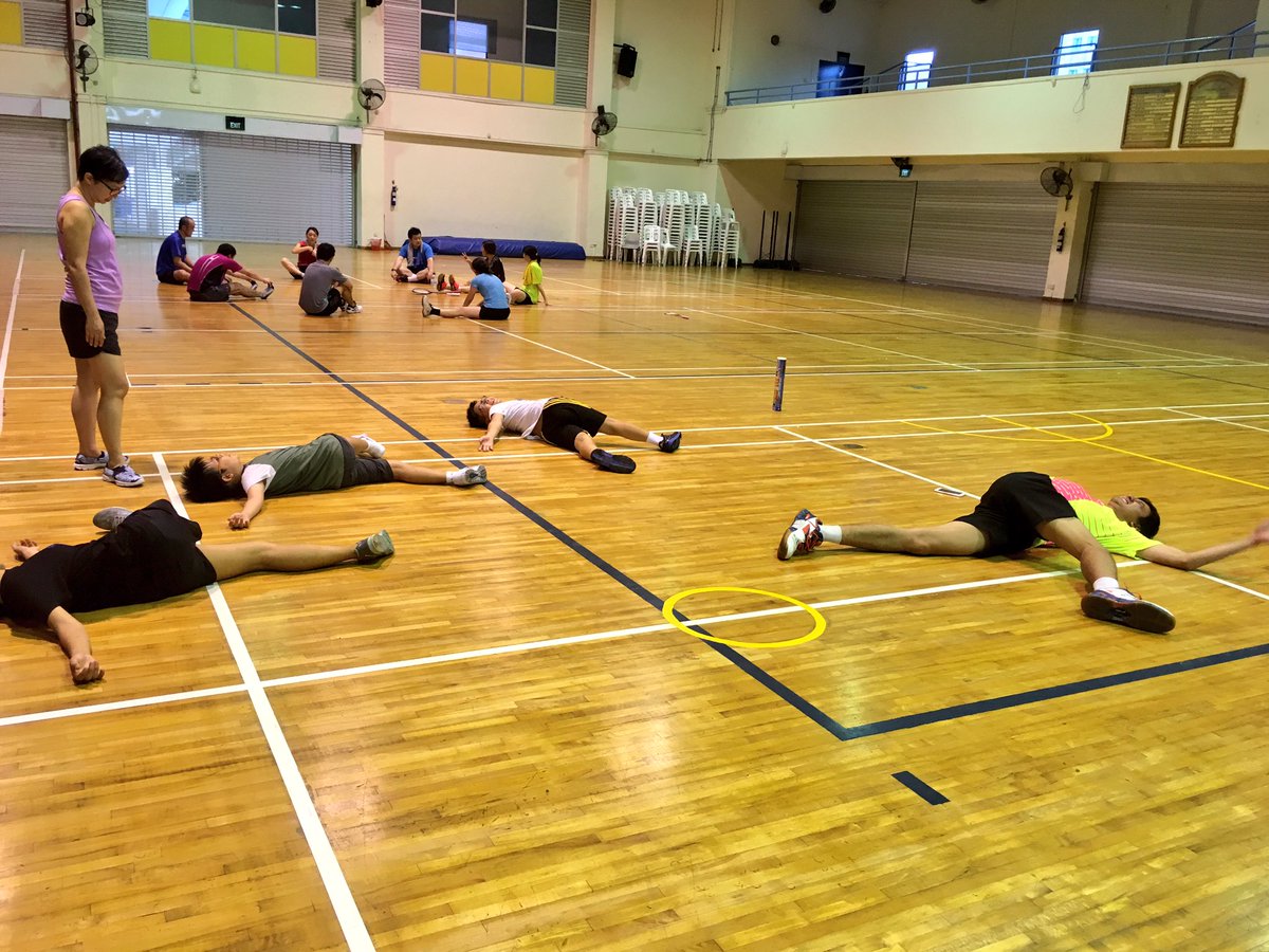 ChrisnantaBC's tweet photo. Stretching together after training to prevent injuries 🏸 https://t.co/QnriJcPgVy