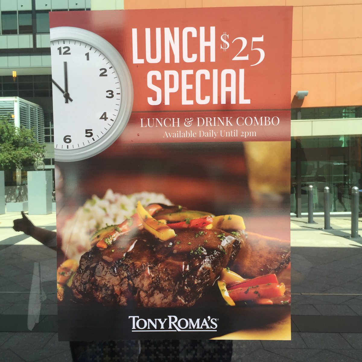 PerthRomas's tweet photo. Our delicious Lunch Specials are available 7 days per week. #perthlunch #tonyromasperth #perthfood #pertheats https://t.co/b5jp5v469D
