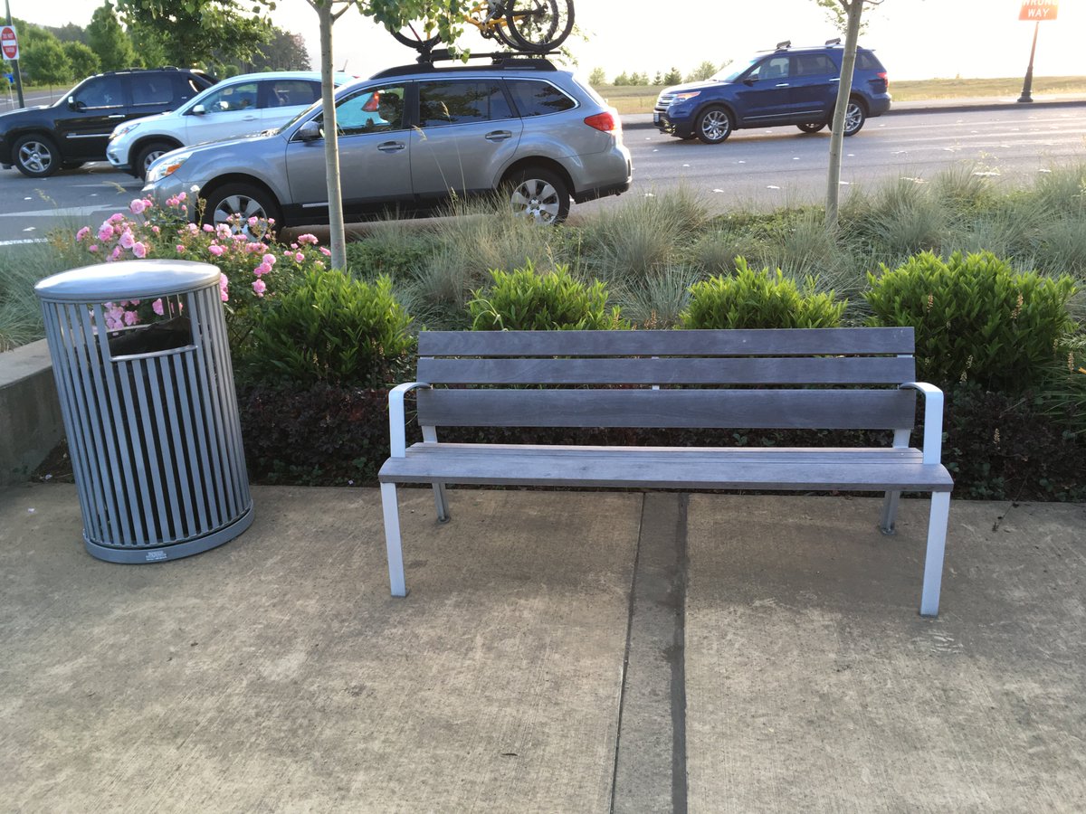 benchesofissy's tweet image. Hang out in the center of a stream of cars. South point of the island between the directions of Highlands Drive.