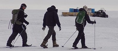 egripcamp's tweet photo. Skiing for science. No skidoos are allowed in the clean snow zone, so skis come in handy when collecting samples. https://t.co/e3nqAoMHXL