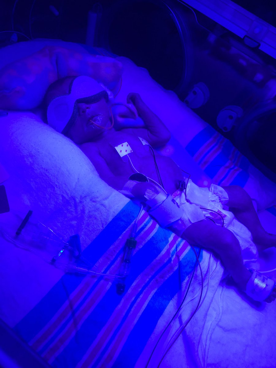 celinalanders's tweet image. late night tanning ✌🏼