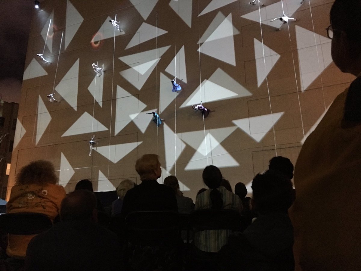 StephanieWaxman's tweet photo. Wow. Incredible show tonight at #SFPublicCanvas. Highly recommend to everyone in SF this weekend! #verticaldancing https://t.co/hHRT8j8VmH