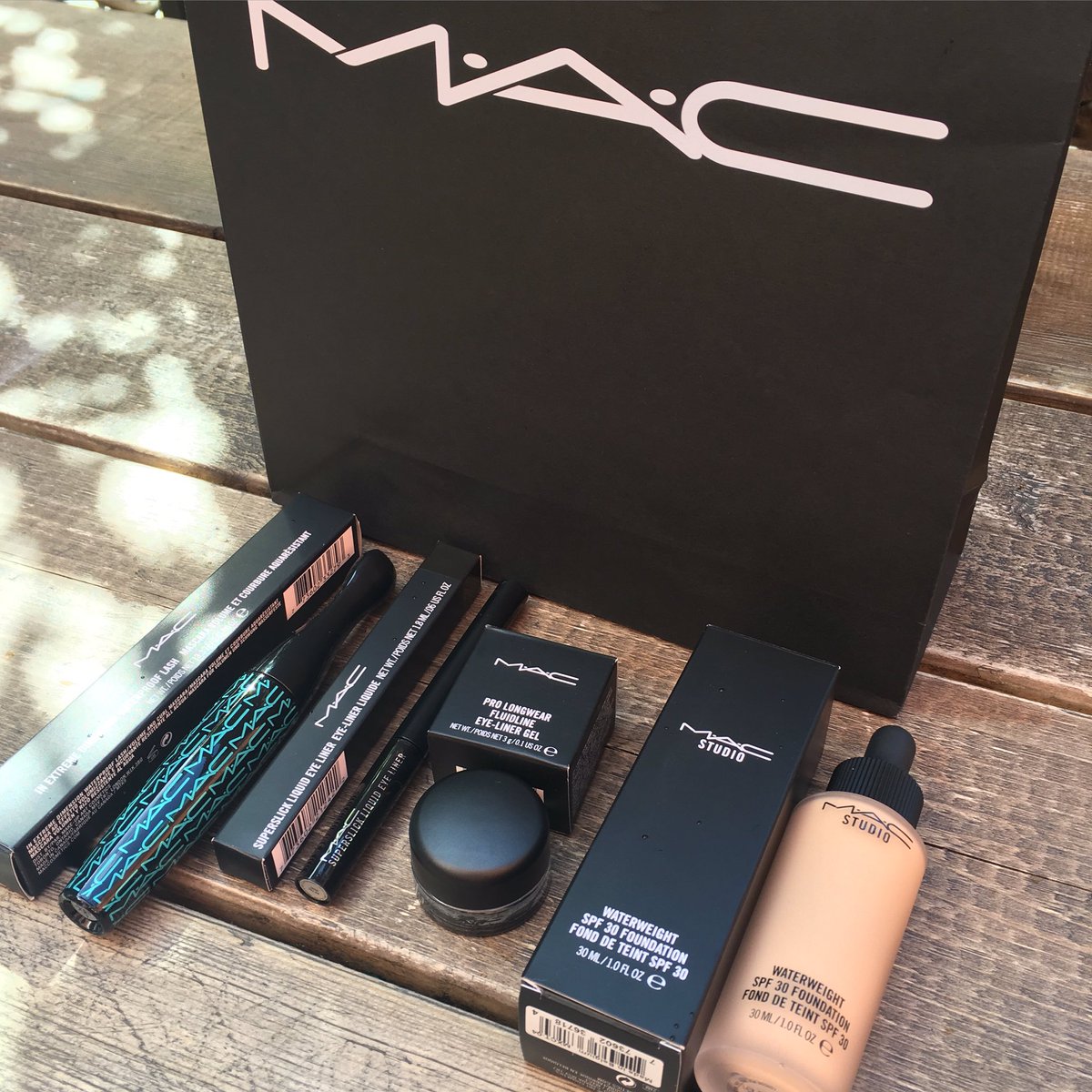 Stocking up on some of my personal essentials <a href="/MACcosmetics/">M•A•C Cosmetics</a> from the gorgeous #MACCamden store this week  ❤️