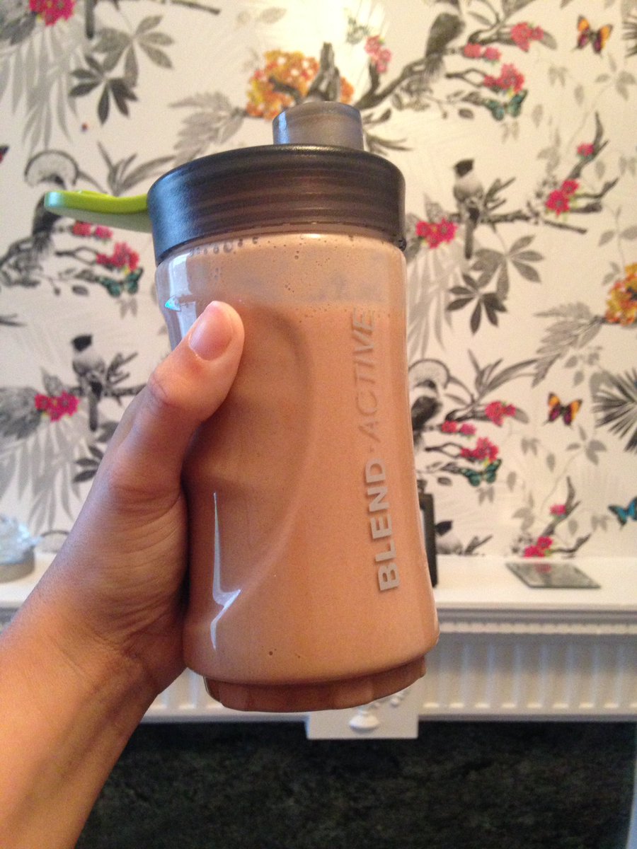 SarahSaz6969's tweet photo. Good morning🦄 
Chocolate and banana shake to start my day🍫🍌 #breakfastnutrition #lyb #gorgeouslyglowing https://t.co/YYwzDdIvIe