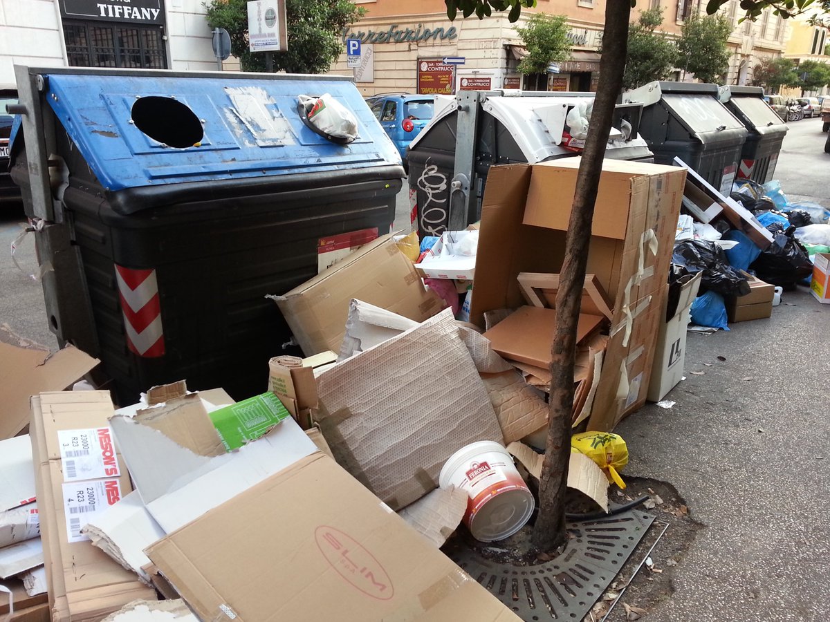 fabtwe's tweet photo. Via Alessandria, 15 metri, 2 discariche.
Che volemo fa?
@romafaschifo @virginiaraggi @bobogiac https://t.co/bxpgnhFw9v