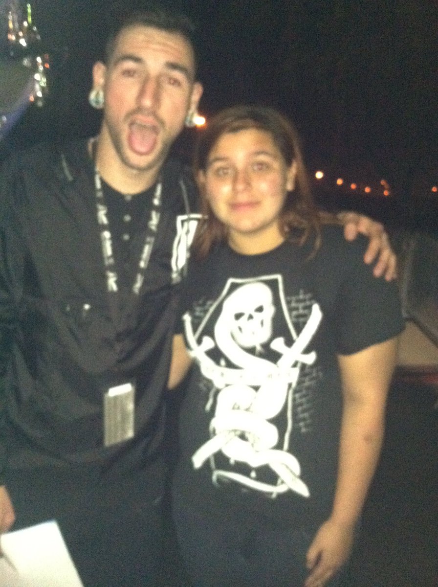 SabrinaMarie_54's tweet photo. @riserecords @VansWarpedTour   Memphis May Fire and issues tattoos and more to add , now that's some dedication https://t.co/boe2GMa4ps