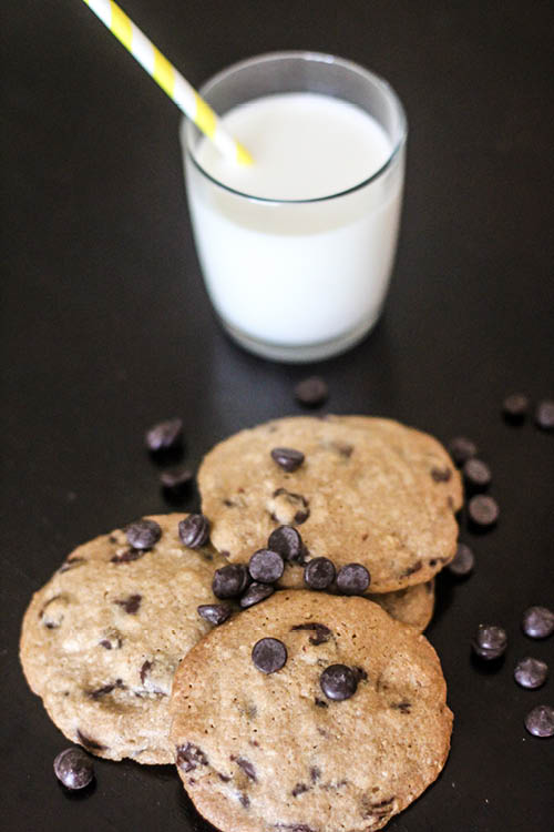 StappuTalks's tweet photo. #Friday deserves something awesome because we survived the #week! #chocolatechip #cookies #delicious https://t.co/a46lk3QkQc