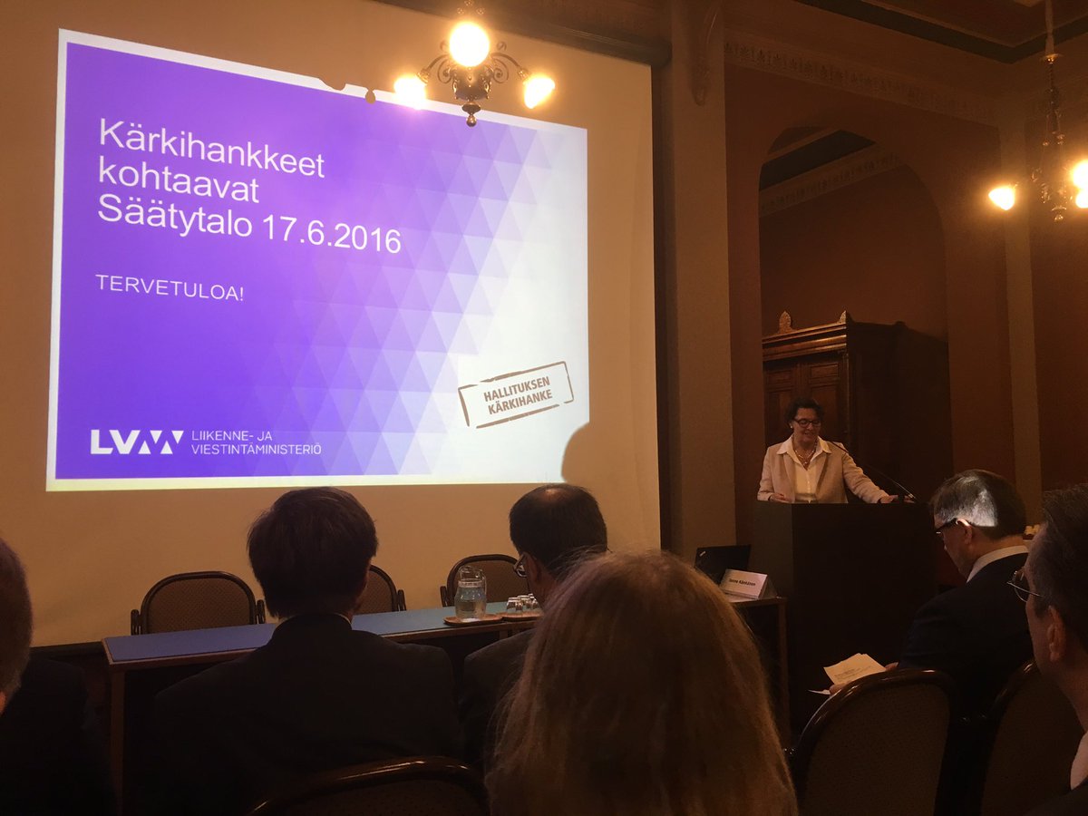 MikaKlemettinen's tweet photo. @AnneBerner: #Digi1 & #Digi2 yhdistävät julkiset & yksityiset toimijat #hallitus #digitaalisuus #kärkihanke @Tekesfi https://t.co/NnT2I7BvWK