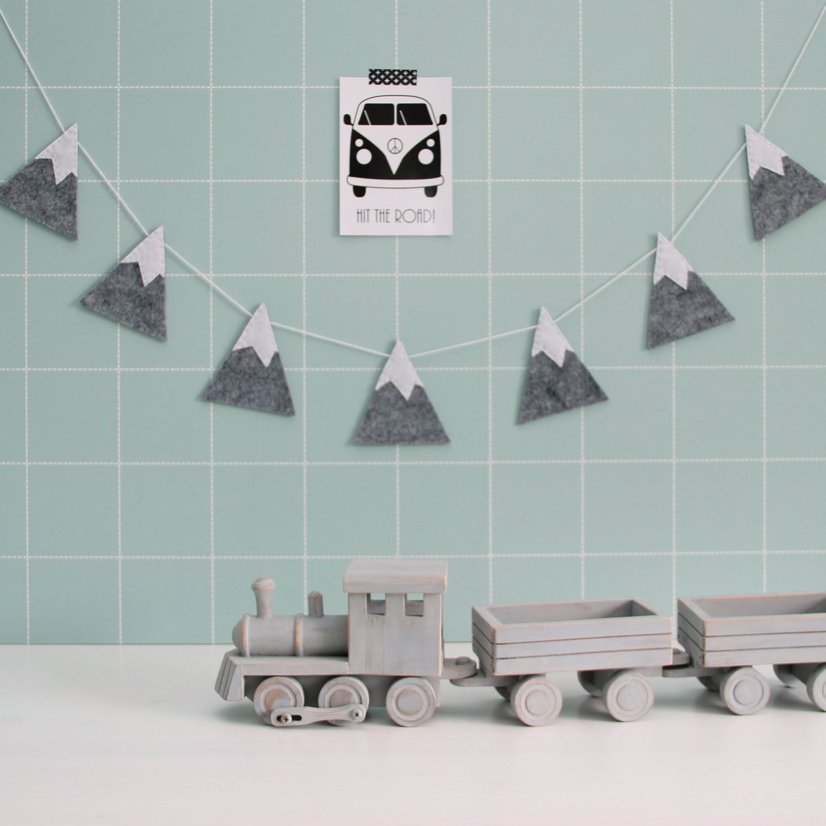 Kidsware's tweet image. Er zijn nieuwe slingers in de collectie! Deze leuke bergjes!! Ook met mint en lichtroze kids-ware.nl/c-1414063/hang…