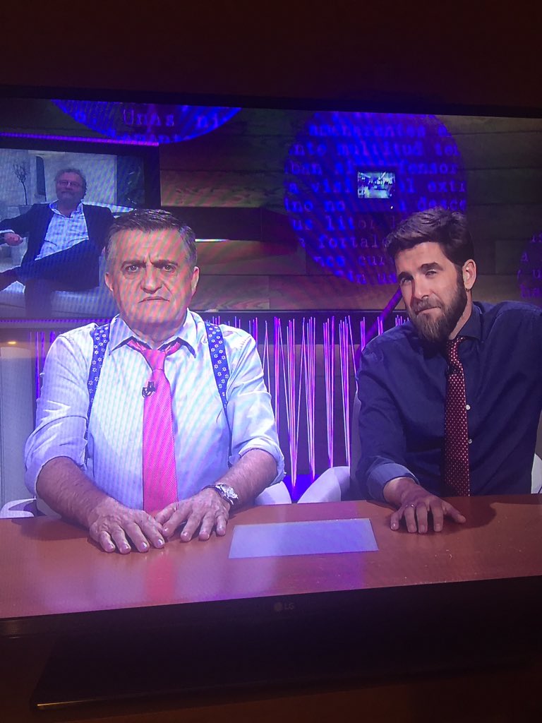olivaradm's tweet photo. Genial @El Intermedio y el Gran Wyoming con la corbata del @cnaf2016 y el apoyo a lAdministradores Fincas Colegiados https://t.co/VUoRbavRV2