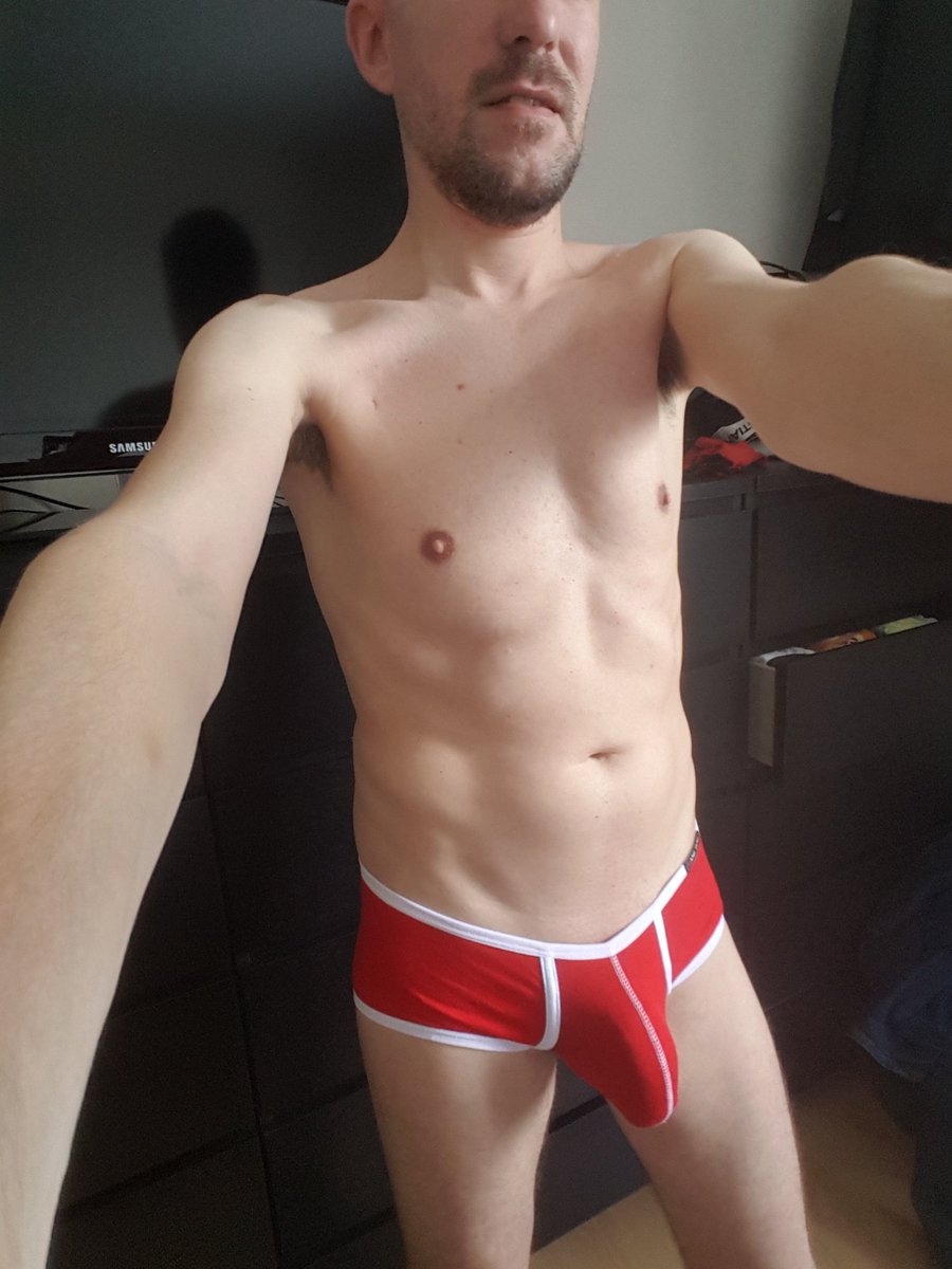 underweargasm's tweet photo. Todays underwear 'boy in red' 👅 #underwear #underwearbulge #bulge #mensunderwear #redbriefs #briefs #todaysundies https://t.co/qAlfYCfpHl