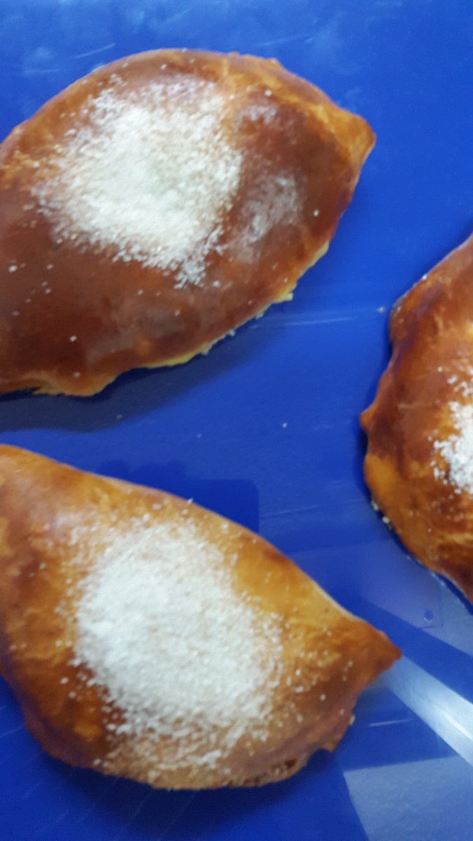 lluiscacau's tweet photo. #Flaones de la #Garrotxa
#Flaons d #Eïvissa
Blaus de blaus.
Blais de mar que uneixen els #PastissosCatalans https://t.co/T5W8QRWqu5