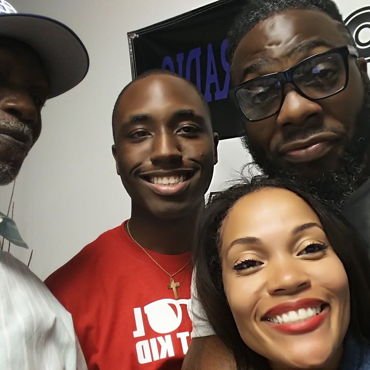 BeeEazy215's tweet photo. Epic show last night fun and informative https://t.co/9abgLjdLgQ