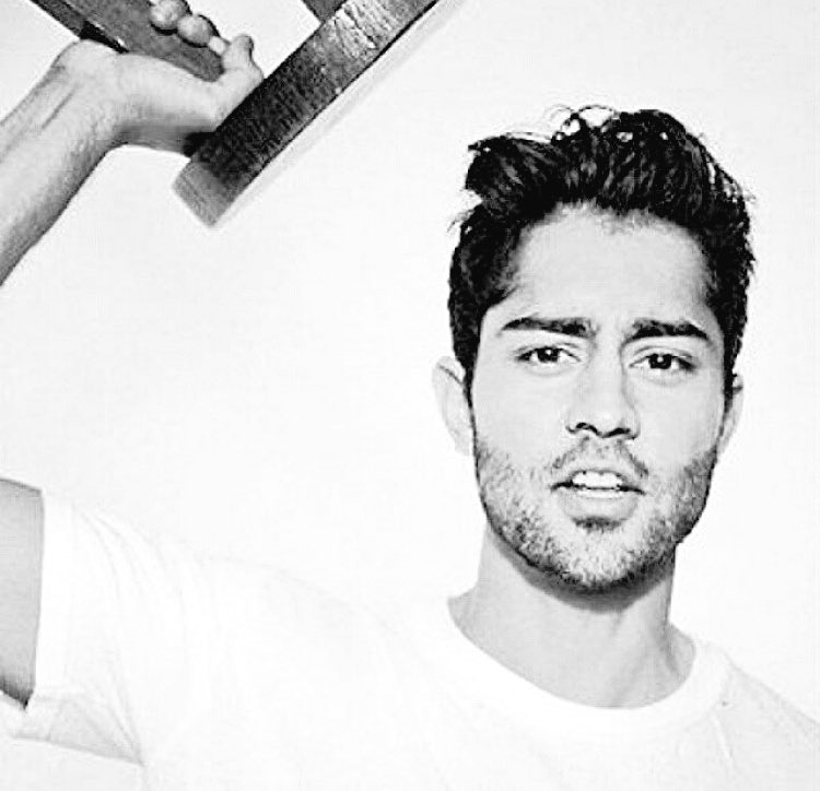 _LethalBlade's tweet image. "He could lift me like that stool."