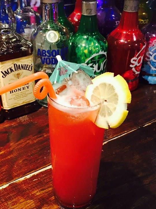 AirportBowl's tweet photo. Feeling #Friday in a BIG way! Who's coming down to hit the lanes then hit the bar later? #bolwing #cockatils #fun https://t.co/rthAbgZMmD