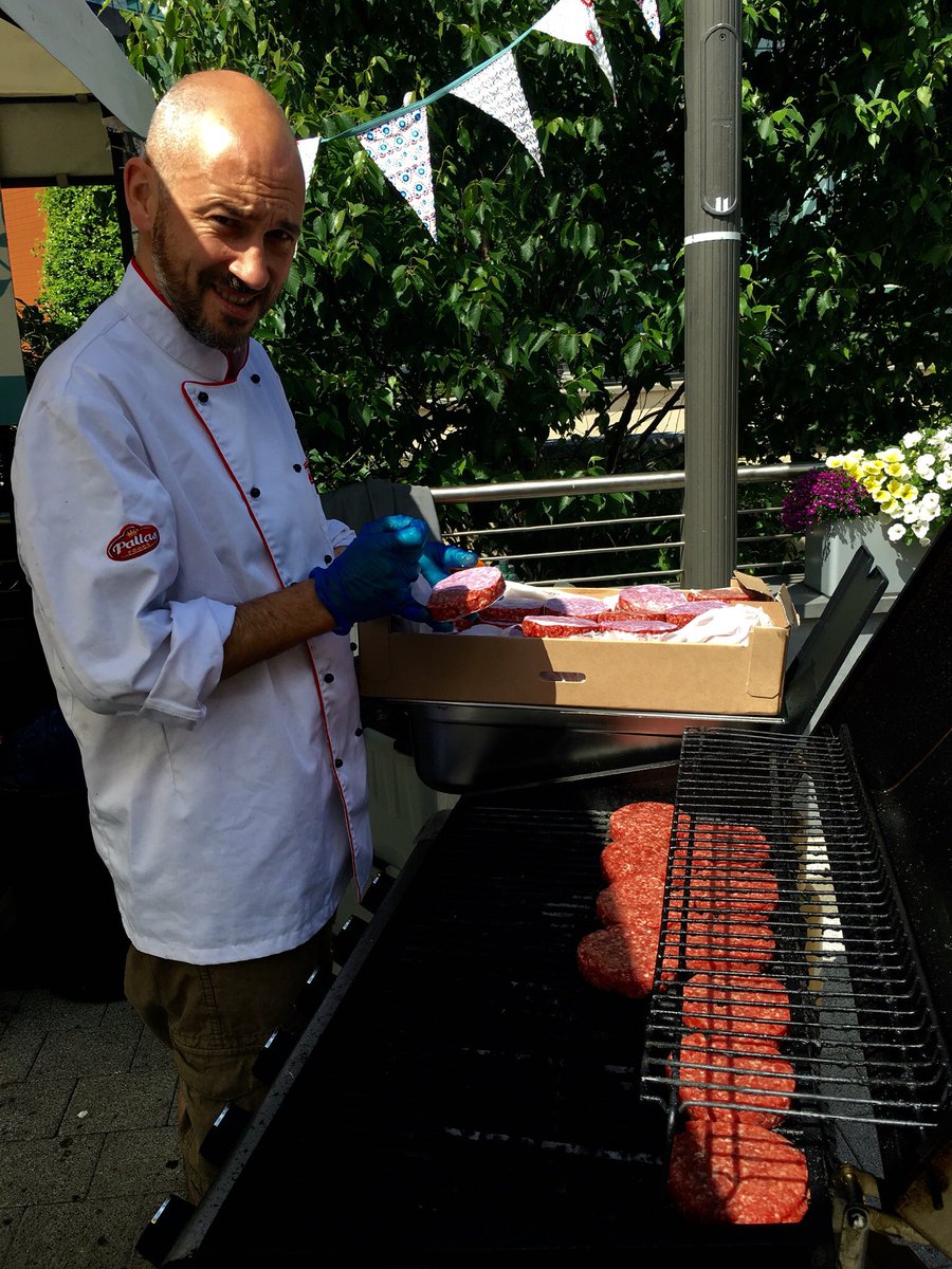 dukescoffeeco's tweet image. Last box sham..... Burgers as big as the boss #smallhead