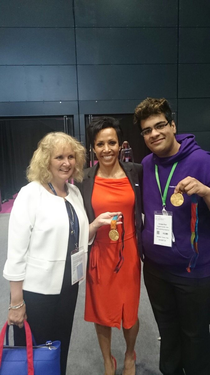 With the #inspirational @damekellyholmes who's wearing her #ProudoftheNHS badge @NHSLeadership #confed2016