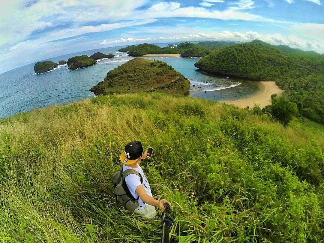 info_pacitan's tweet photo. Jika ke raja ampat terlalu jauh dan mahal, ke Pacitan saja, ada yg mirip lho (foto: IG @condrowibowo) https://t.co/wUnocYzeM1