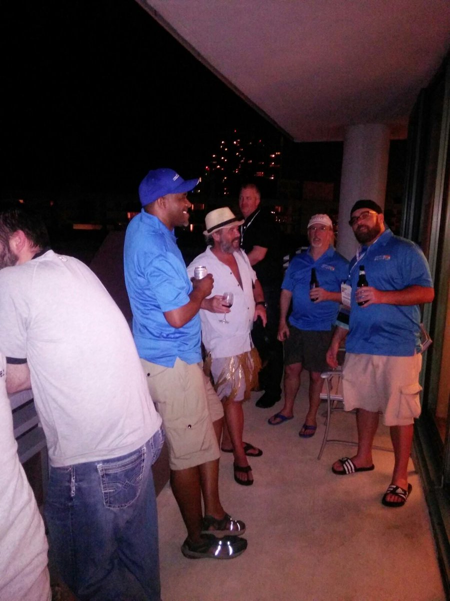 thatjeffsmith's tweet photo. That one time a few dozen folks and a couple hundred beers magically appeared in my hotel room. #KScope15 https://t.co/WSn5pmI93s