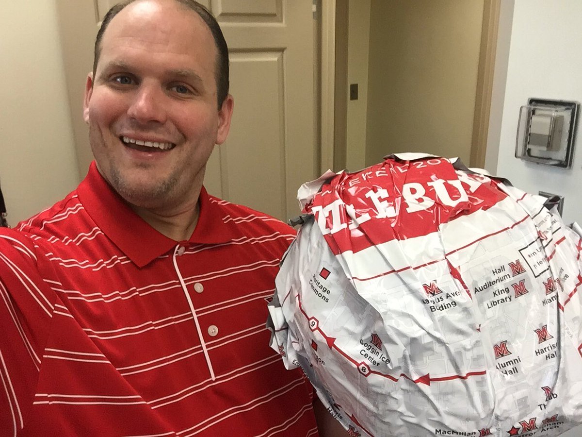 RazorHawks65's tweet photo. Ah the annual @MiamiAlum Alumni Weekend tradition...#SignBall @EStew_26 @bsmith133 @Lolley87 #MiamiOHAlum https://t.co/e5ZlJ1X71m
