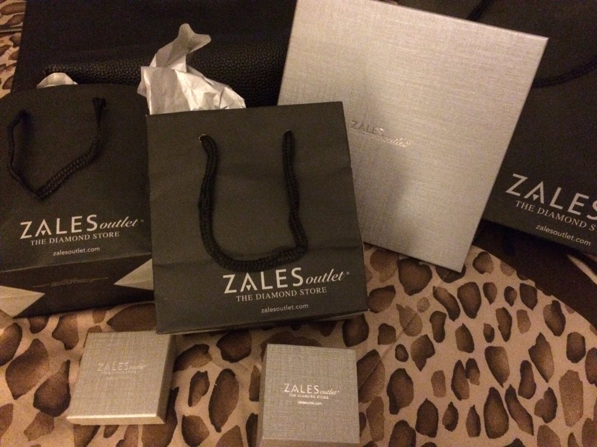 vipmedia360's tweet photo. Feeling loved #Zales #Thediamondstore https://t.co/7FWN0dhtxC