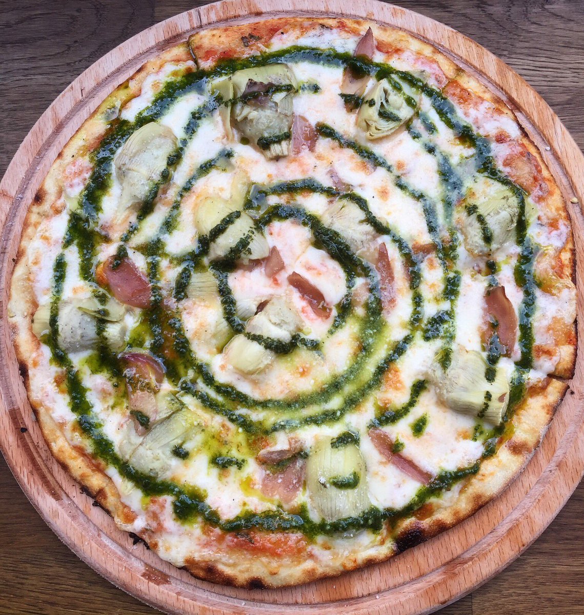 pizzalocale's tweet photo. İzmir sıcağında hafif bir şeyler iyi gider! 🙈E o zaman ortaya şöyle bir Enginarlı alalım😎😎 https://t.co/fMjjTF4LWE