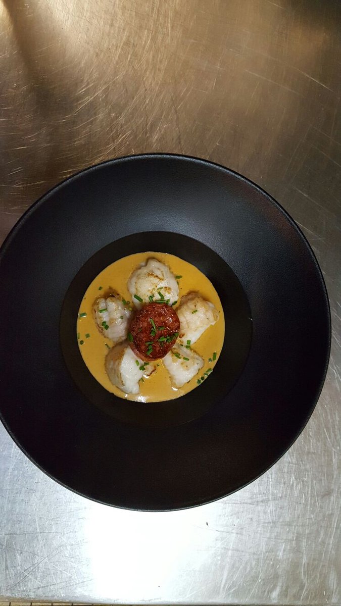 LeTrinquet's tweet photo. Médaillon de lotte crème de gambas et chorizo poêlé 🍲🍴
Vous aimez ? ;-) #restaurantpaysbasque https://t.co/2D0odv9kTD