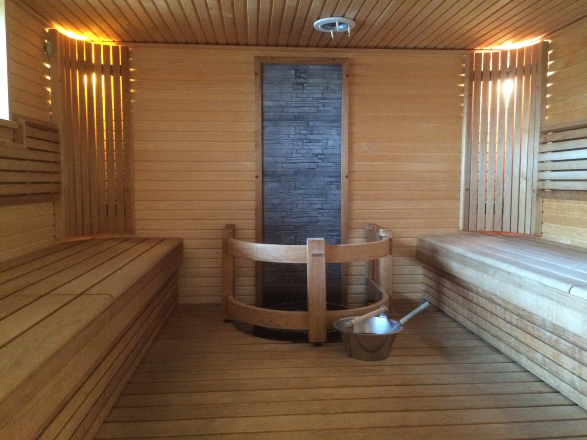 FinAmbSthlm's tweet photo. @SRSisuradio Här är ambassadens fina bastu. Vi kan vinka åt er från den! #minsauna https://t.co/LS5jpA76Pk