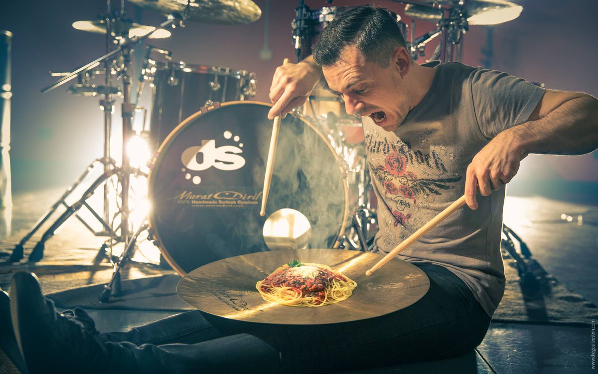 alessandrodri's tweet photo. Dopo una mattinata di duro lavoro... #drummer #drums #dsdrums #muratdirilcymbals #shooting #newvideo https://t.co/7WLK5HPREP