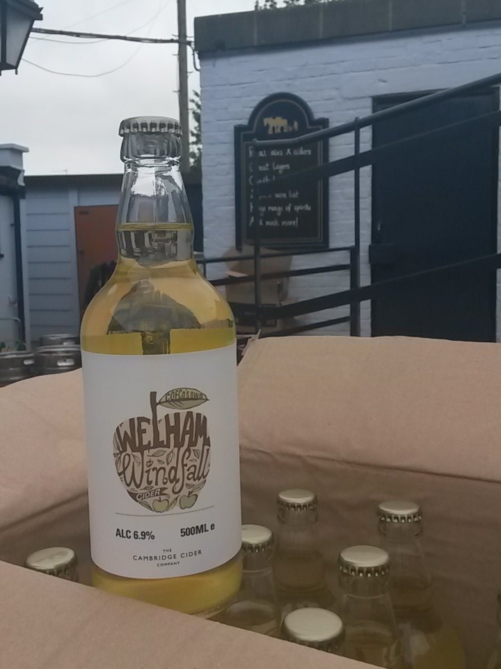 camorganic's tweet photo. A delivery of #WelhamWindfall to the @duxfordplough ready for their cider and sausage festival this weekend https://t.co/b4I0C1bwgP