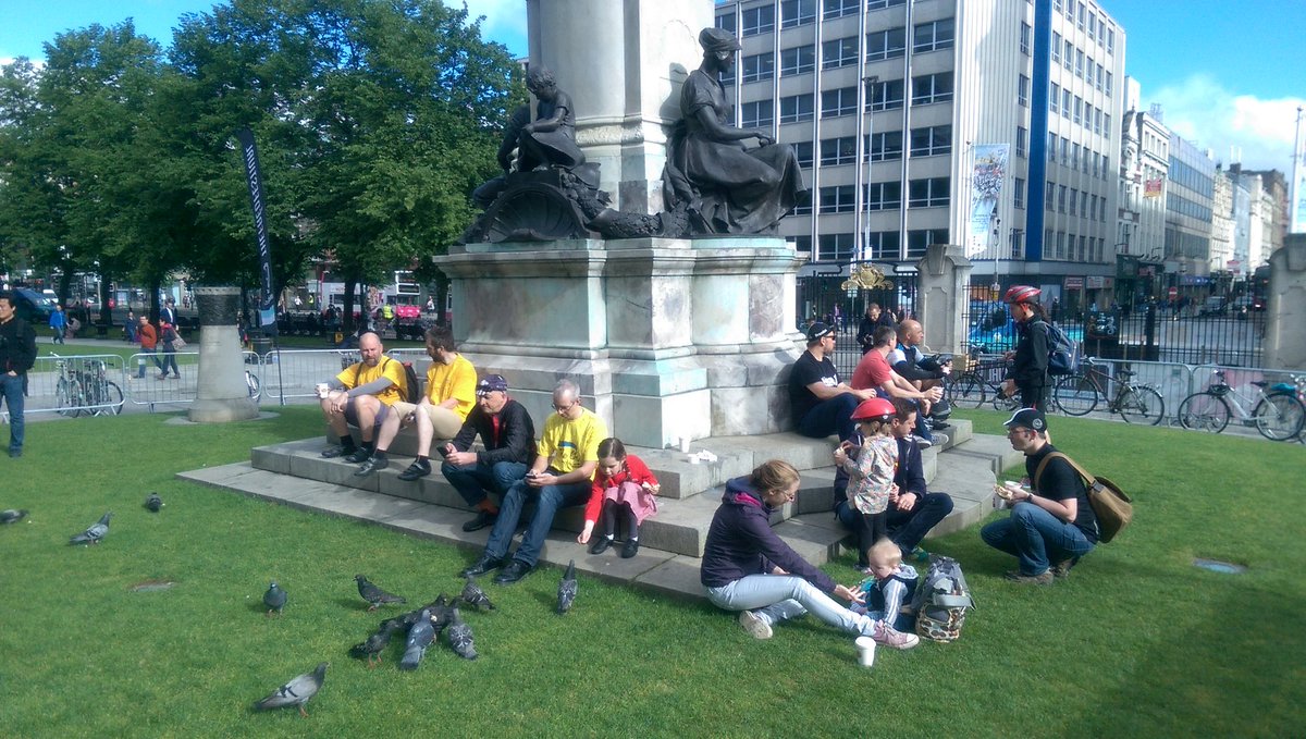 nigreenways's tweet photo. Bicycles and breakfast at Belfast City Hall :) #ROB4 @TricycleTrading @Belfastbikes @belfastcc @McConveyCycles https://t.co/RcQIXIIca1