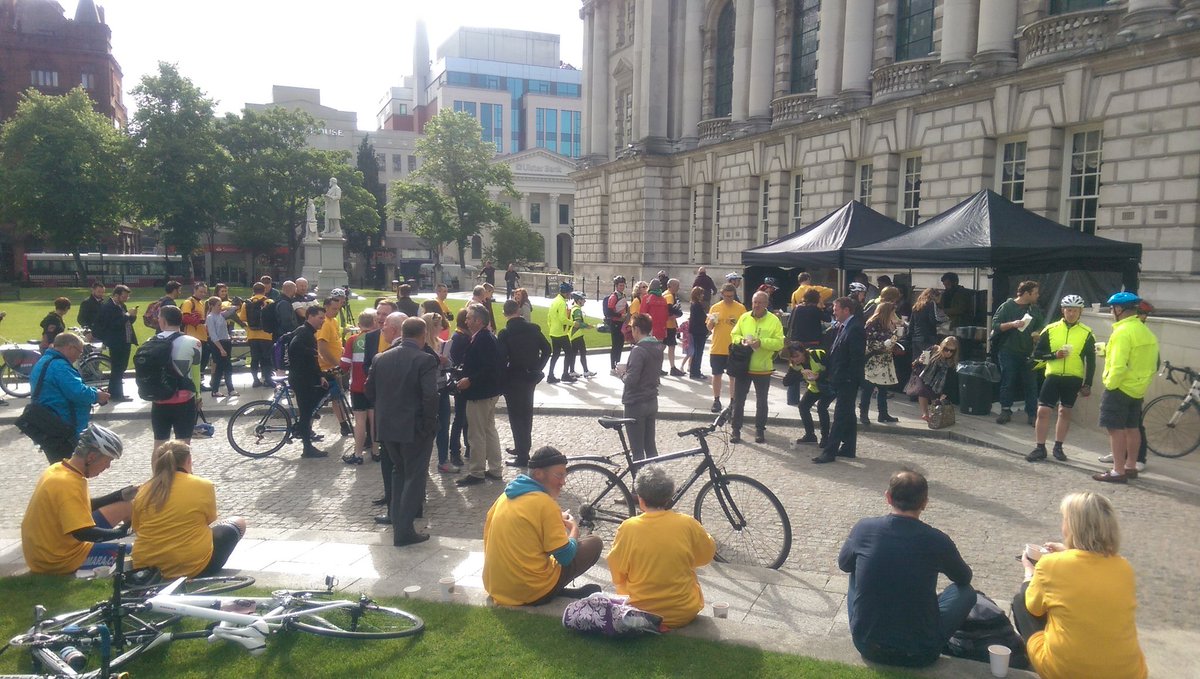 Bicycles and breakfast at Belfast City Hall :) #ROB4 <a href="/TricycleTrading/">Tricycle Trading</a> <a href="/Belfastbikes/">Belfast Bikes</a> <a href="/belfastcc/">Belfast City Council</a> <a href="/McConveyCycles/">McConvey Cycles</a>