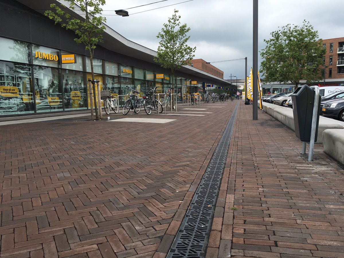 KMalenstein's tweet image. #KNMI code rood, geel... De nieuwe #URBAN-I #roostergoot past zich aan. Leverbaar met roosters in alle #RAL kleuren.