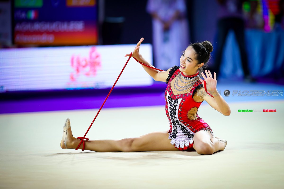 GRItaliana's tweet image. #ECHolon2016: first pics fron #Holon. #Junior #Competition #ITALY #rhythmicgymnastics facebook.com/rhythmicgymnas…
