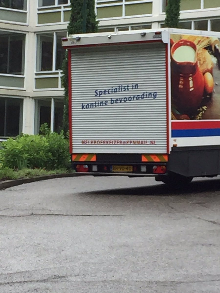 PraHa2108's tweet photo. Bevoorading? Of bevoorrading? #taalfoutje #taalfout #letterspecialist #belettering https://t.co/V7o8F6kSaR