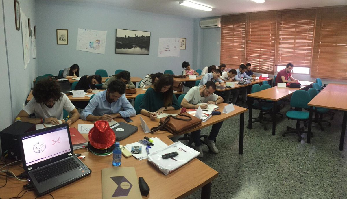 fugazzzes's tweet photo. Seguimos con otra sesión de formación en @camaraofcordoba, hoy #CreatividadYDiseño con @educamacho21 #CórdobaESP https://t.co/HJSjHw7S3B