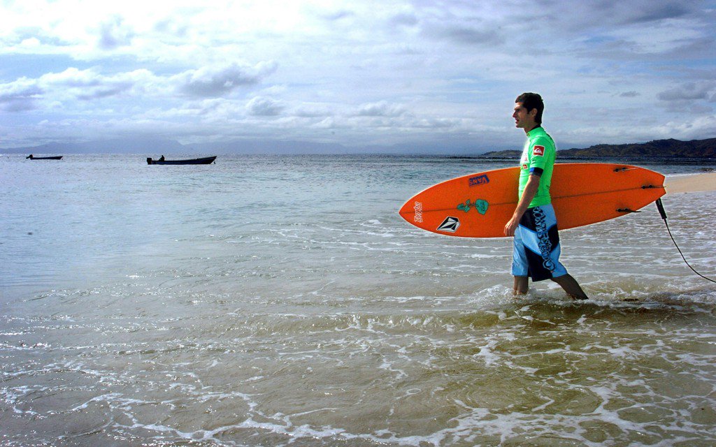 TravelLeisure's tweet photo. The best surf spots in the world + more fun reads from around the web: https://t.co/oAtEFYoxGd https://t.co/ZnG75uoCIY