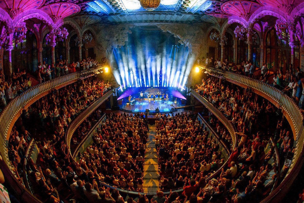 Concierto inolvidable de <a href="/RozalenMusic/">Rozalén</a> el <a href="/palaumusicacat/">Palau de la Música Catalana</a>. Actuará en #NochesDelBotánico: nochesdelbotanico.com/events/entrada…