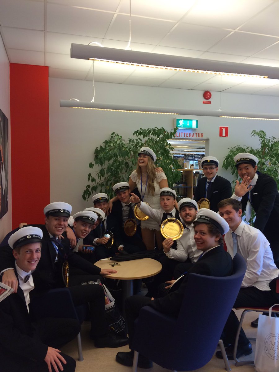 Idag önskar vi alla våra fina studenter ett stort grattis och lycka till i framtiden!!! #ksgyf #kagg #finest