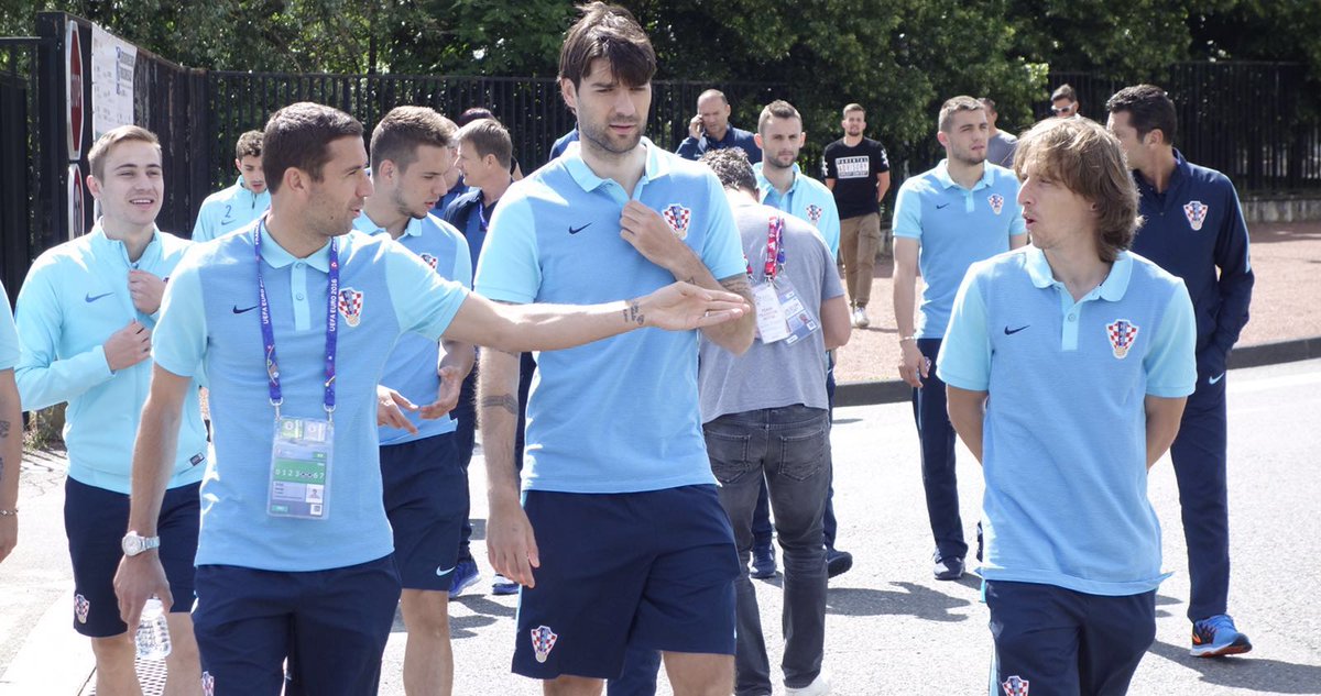 HNS_CFF's tweet photo. #Vatreni took a walk this morning through Saint-Etienne. Good luck against the #Czech Republic!
#Cro  #BeProud https://t.co/yhpMxd8R56