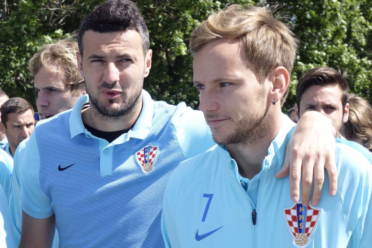 HNS_CFF's tweet photo. #Vatreni took a walk this morning through Saint-Etienne. Good luck against the #Czech Republic!
#Cro  #BeProud https://t.co/yhpMxd8R56